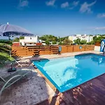 Kangaroo Villa