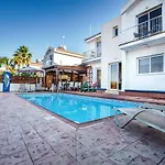Kangaroo Villa *