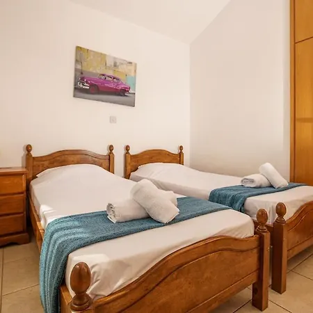 Kangaroo Villa